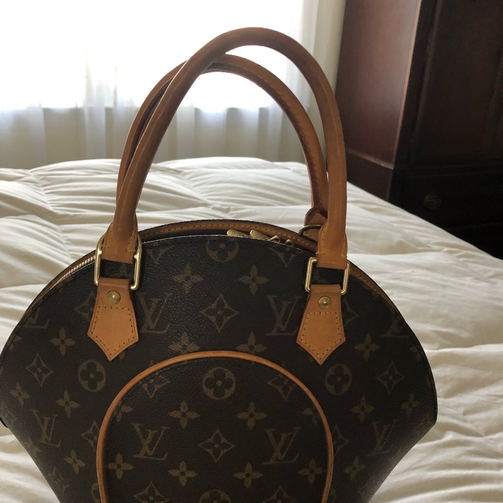 Louis Vuitton Medium Size Bag